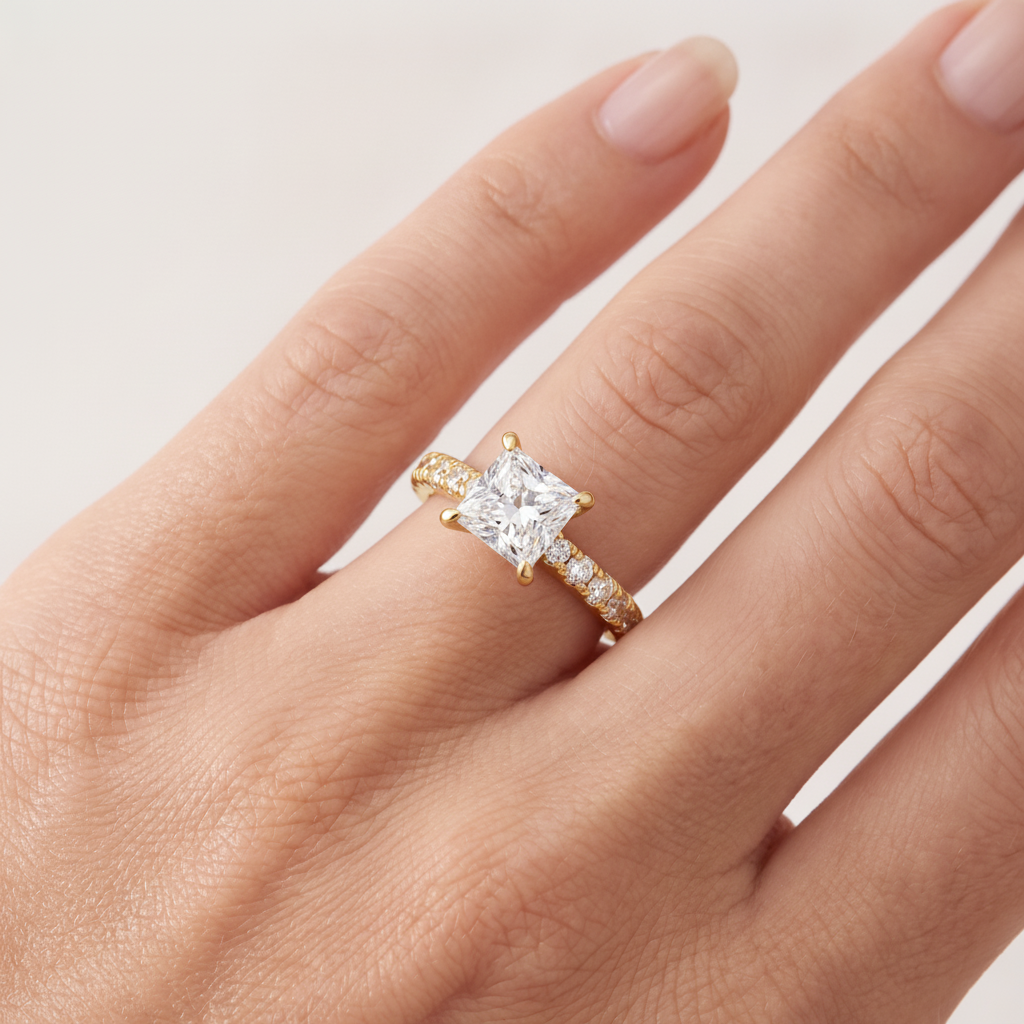 _lifestyle_image@SKU:R7847-NADP01000004Y #metal_14k-yellow-gold+origin_lab-grown+quality_ef-vs2+