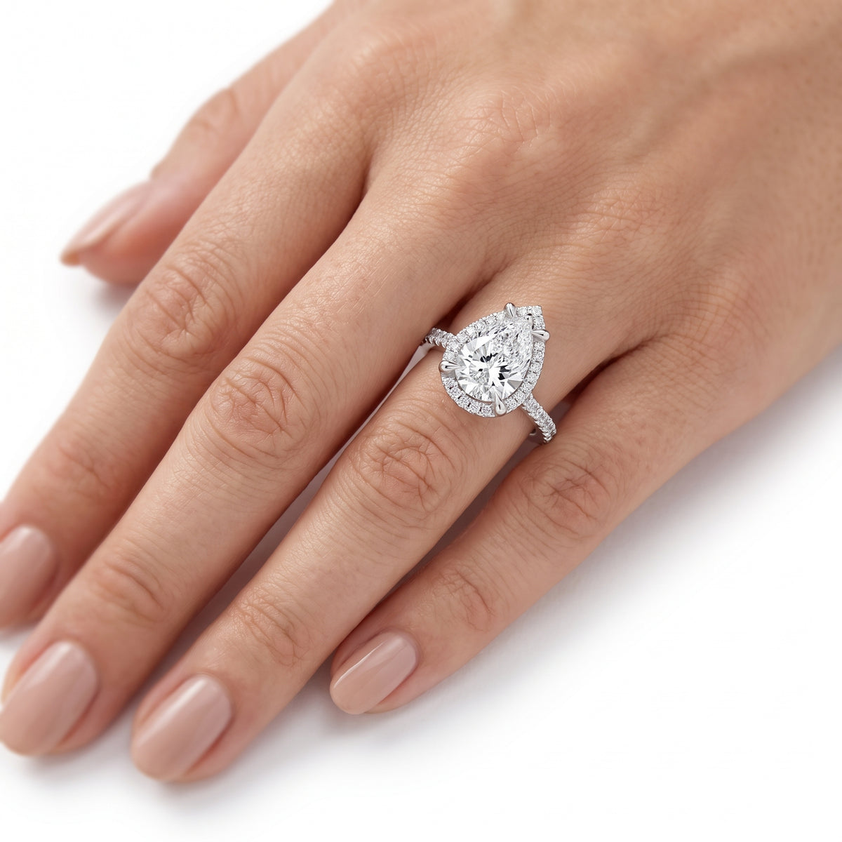 _lifestyle_image@SKU:R7885-NADP02000004W #metal_14k-white-gold+origin_lab-grown+quality_ef-vs2+