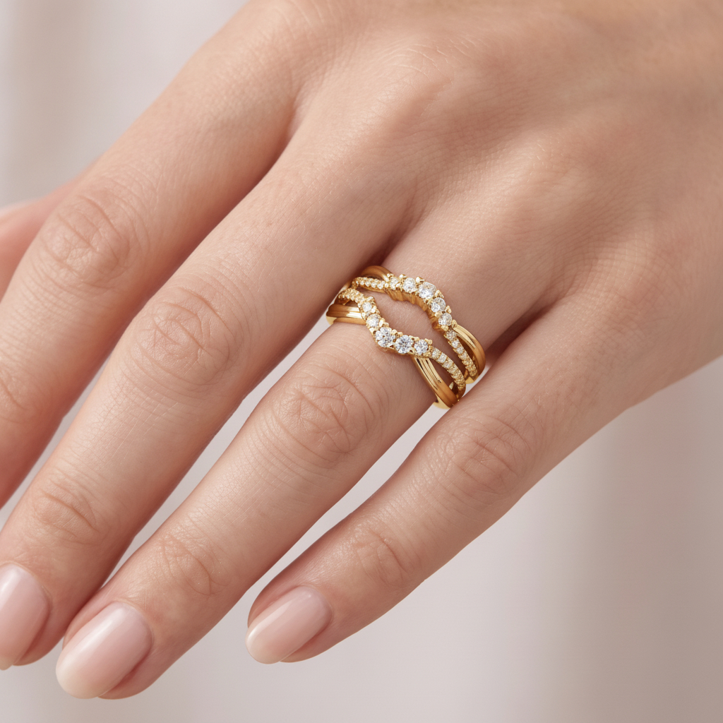 _lifestyle_image@SKU:R8142-LADR00320004Y #metal_10k-yellow-gold+origin_lab-grown+quality_g-si
