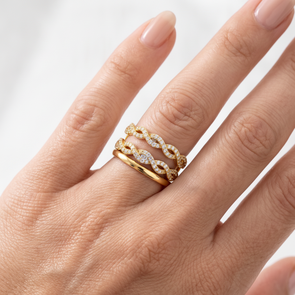 _lifestyle_image@SKU:R8726-LADR00510004Y #metal_10k-yellow-gold+origin_lab-grown+quality_g-si