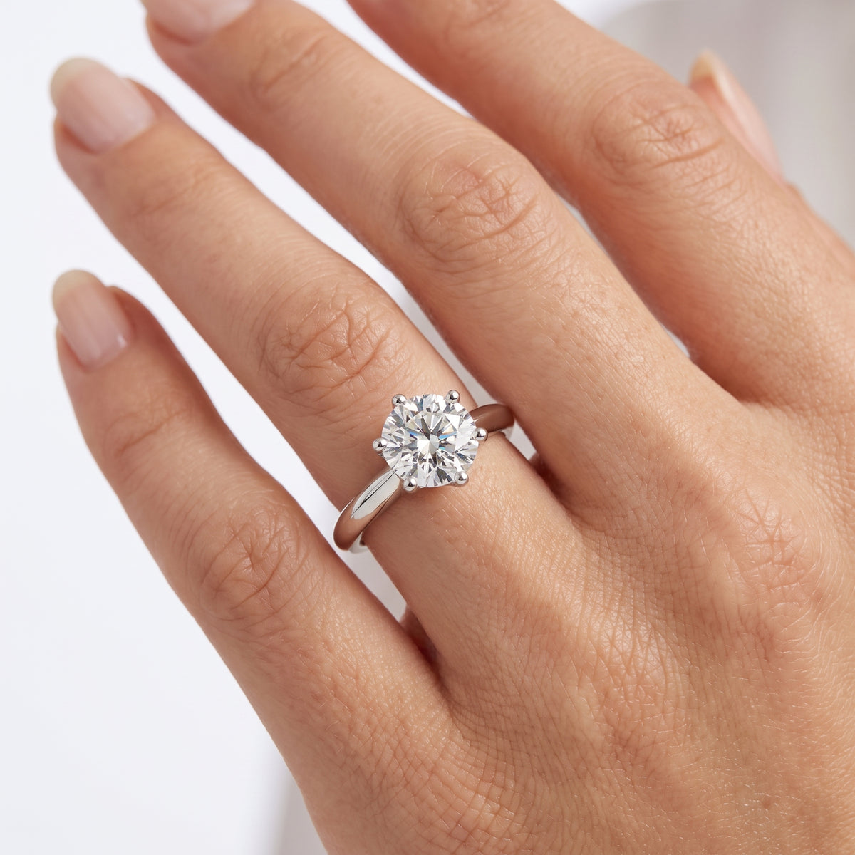 _lifestyle_image@SKU:R9839-NADR01000004W #metal_14k-white-gold+origin_lab-grown+quality_ef-vs2+