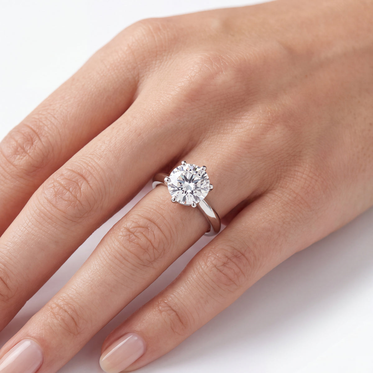 _lifestyle_image@SKU:R9839-NADR0200000PL #metal_platinum+origin_lab-grown+quality_ef-vs2+