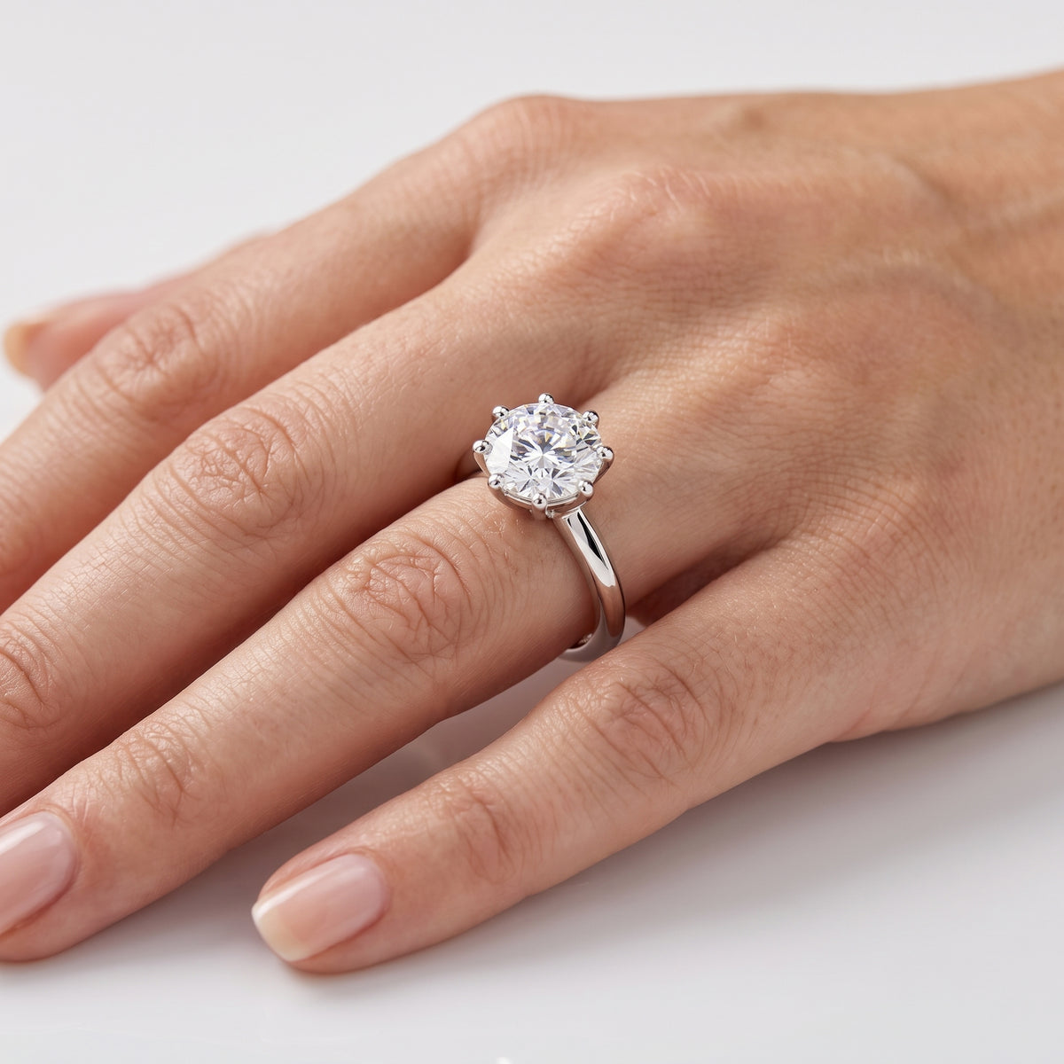 _lifestyle_image@SKU:R9839-NADR02000004W #metal_14k-white-gold+origin_lab-grown+quality_ef-vs2+