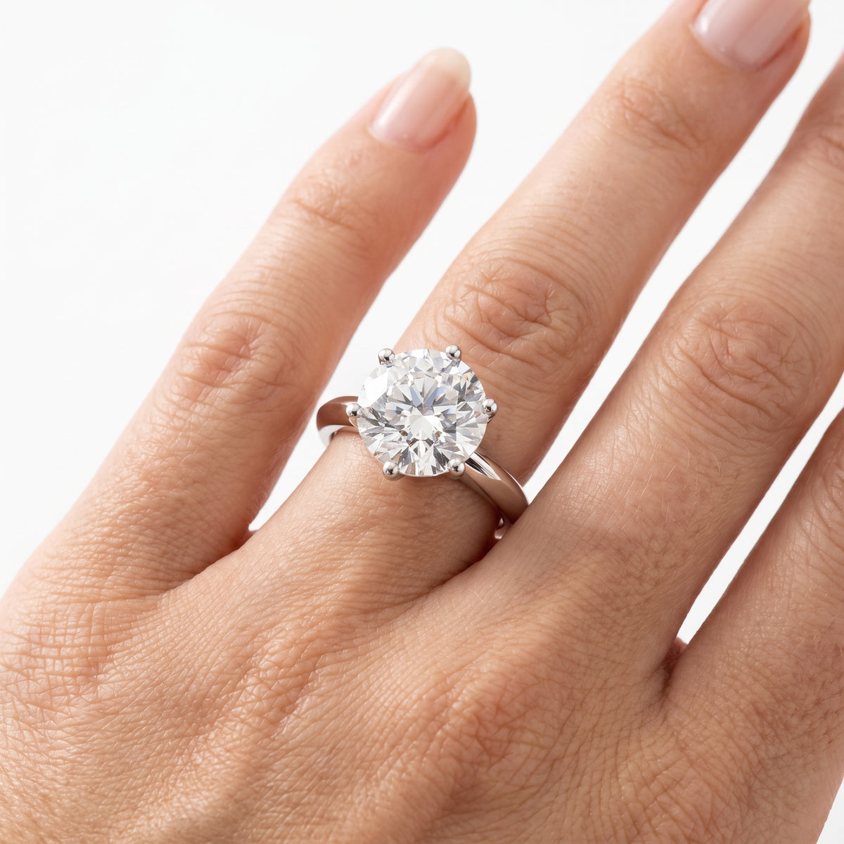 _lifestyle_image@SKU:R9839-NADR03000004W #metal_14k-white-gold+origin_lab-grown+quality_ef-vs2+