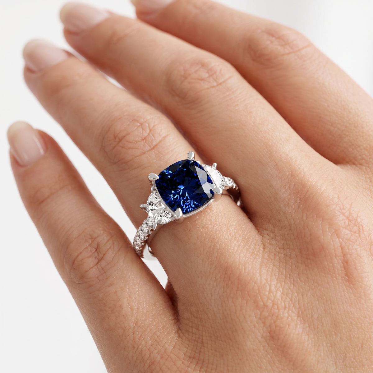 _lifestyle_image@SKU:RG001-NCSC02000004W #metal_14k-white-gold+origin_lab-created