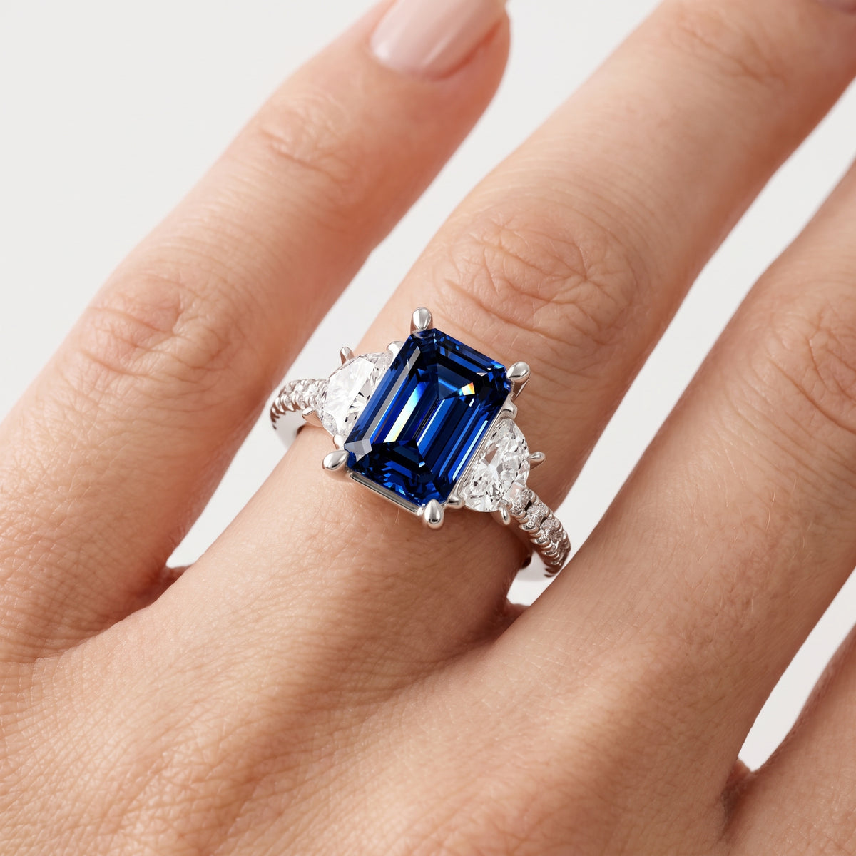 _lifestyle_image@SKU:RG001-NCSE02000004W #metal_14k-white-gold+origin_lab-created