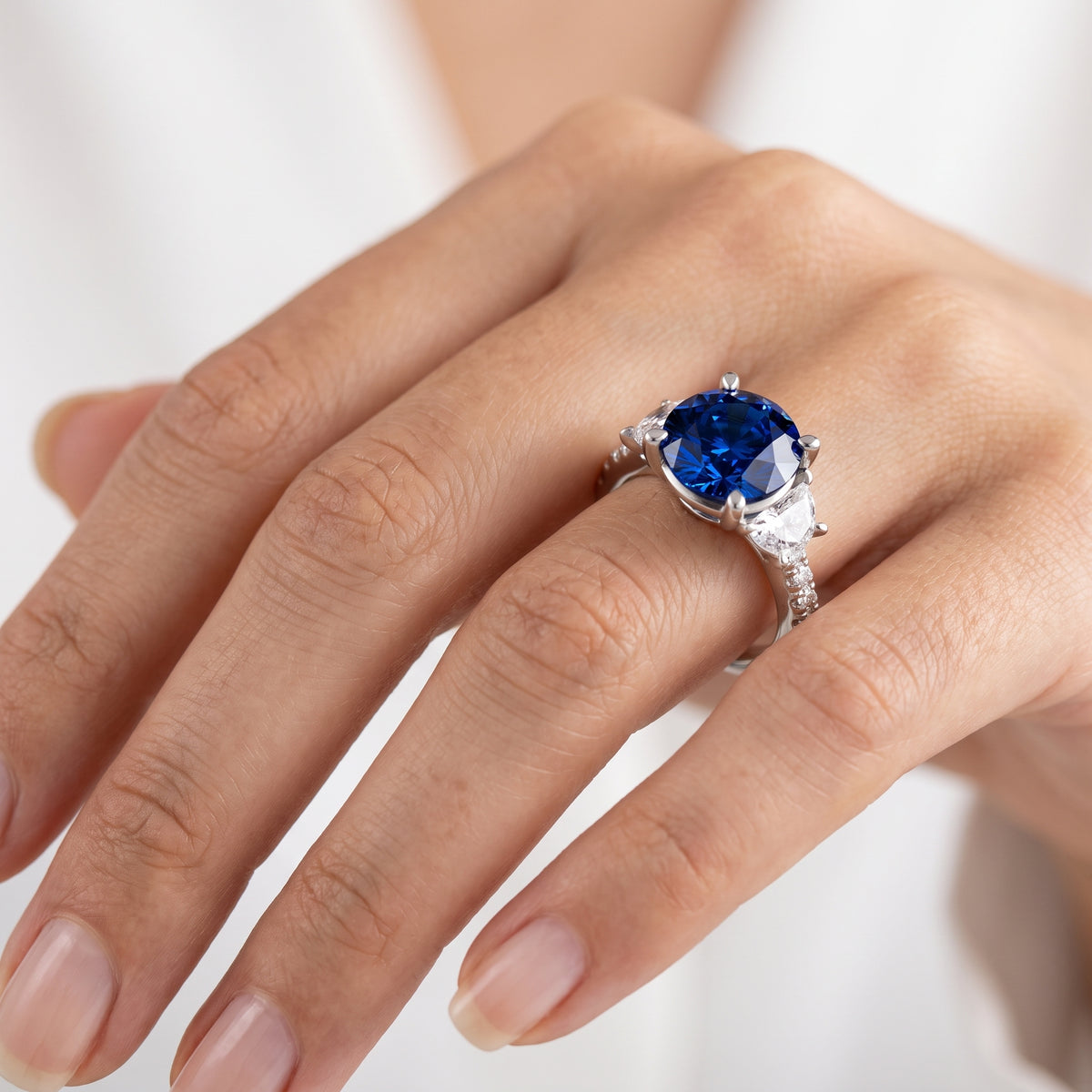 _lifestyle_image@SKU:RG001-NCSR02000004W #metal_14k-white-gold+origin_lab-created