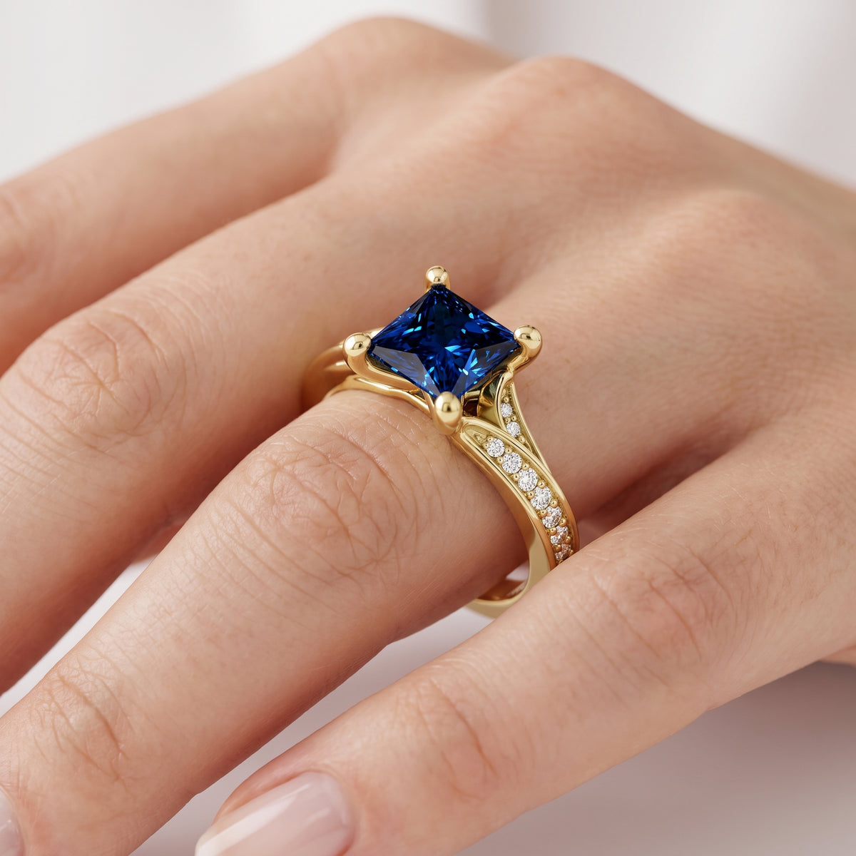 _lifestyle_image@SKU:RG027-LCSP01000004Y #metal_10k-yellow-gold+origin_lab-created