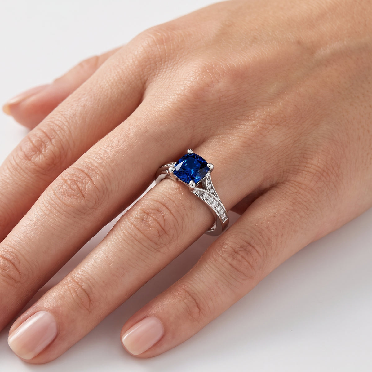 _lifestyle_image@SKU:RG027-NCSC0100000PL #metal_platinum+origin_lab-created