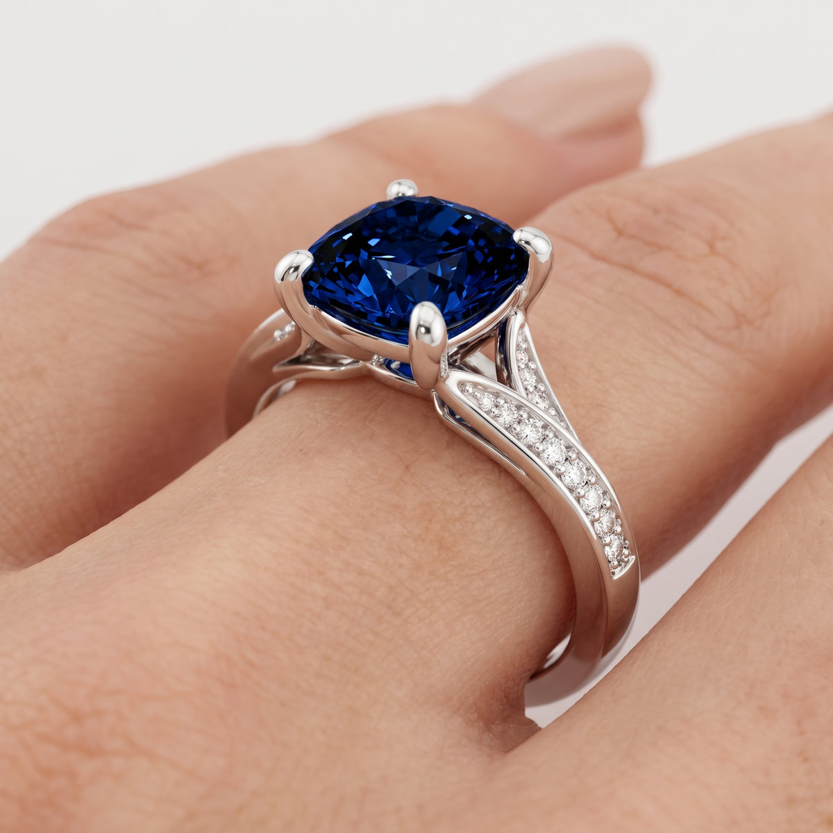 _lifestyle_image@SKU:RG027-NCSC02000004W #metal_14k-white-gold+origin_lab-created