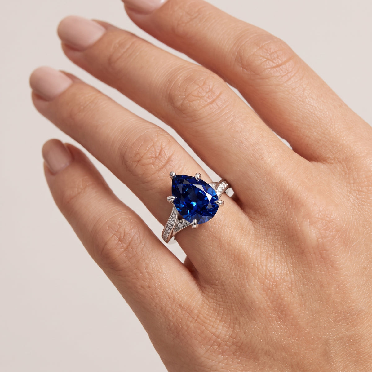 _lifestyle_image@SKU:RG027-NCSD02000004W #metal_14k-white-gold+origin_lab-created