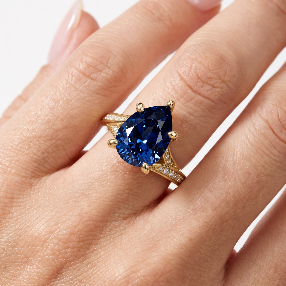 _lifestyle_image@SKU:RG027-NCSD03000004Y #metal_14k-yellow-gold+origin_lab-created