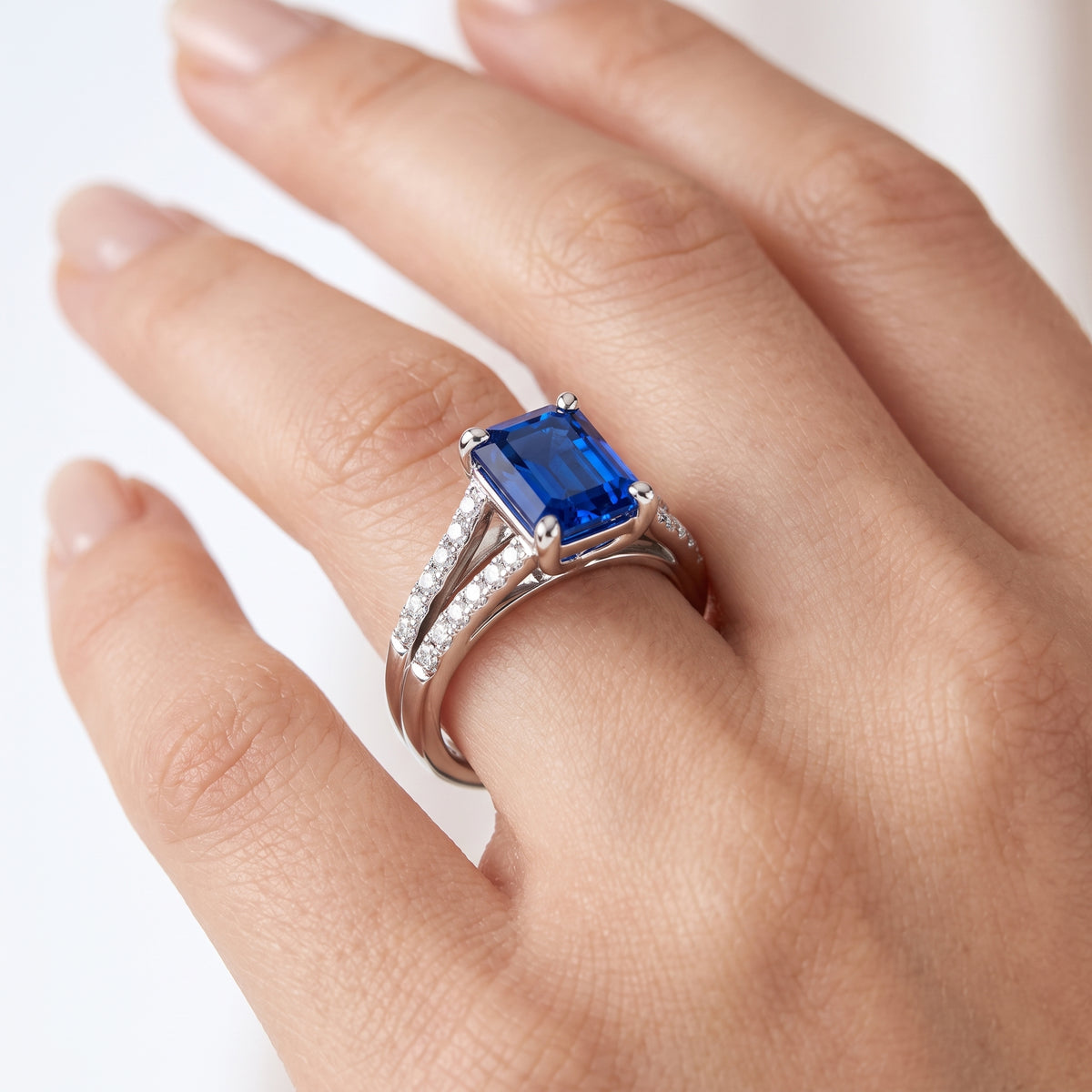 _lifestyle_image@SKU:RG027-NCSE01000004W #metal_14k-white-gold+origin_lab-created