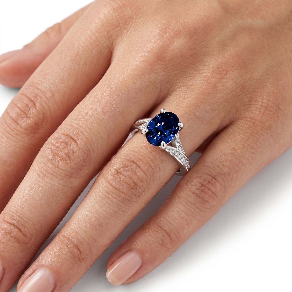_lifestyle_image@SKU:RG027-NCSO0300000PL #metal_platinum+origin_lab-created
