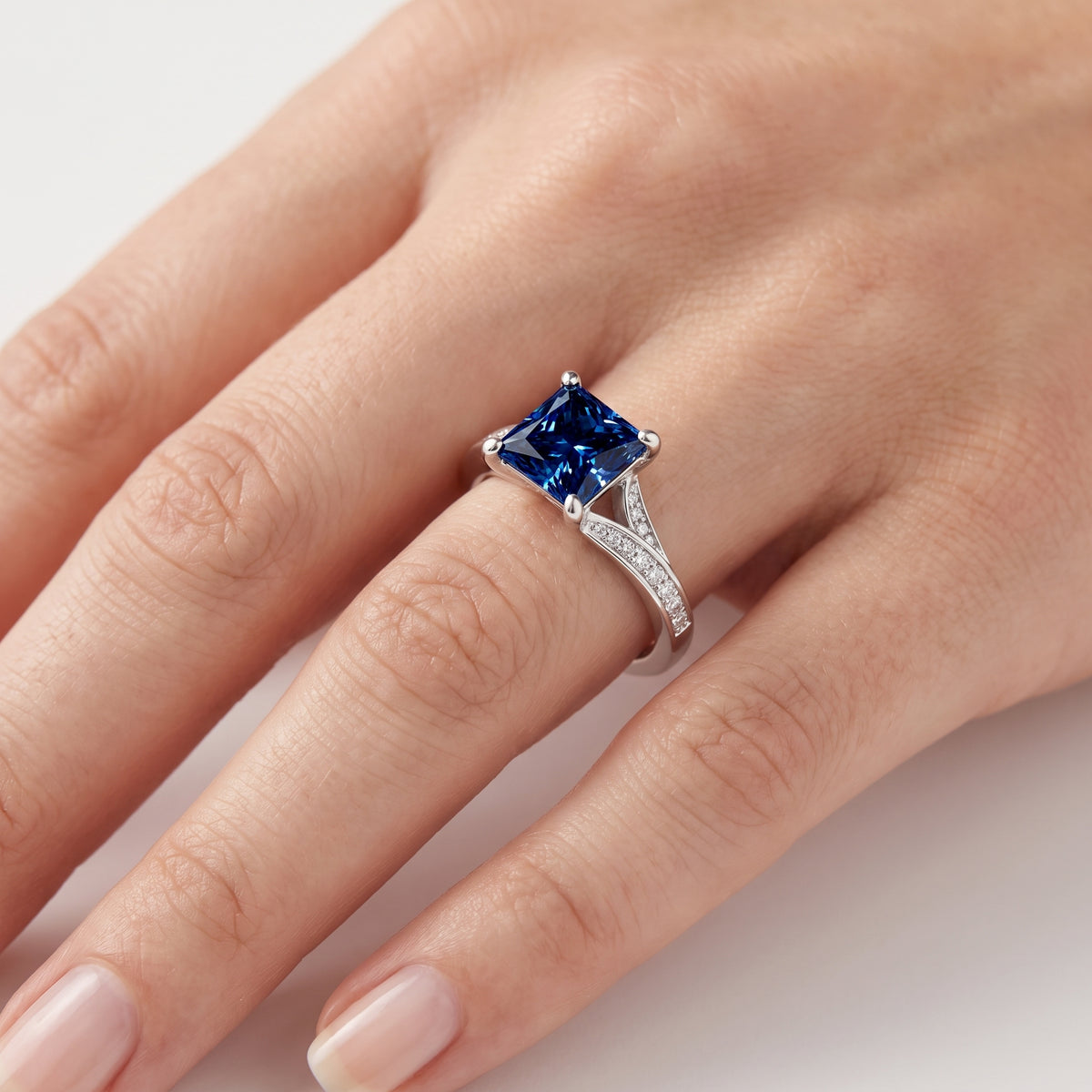 _lifestyle_image@SKU:RG027-NCSP02000004W #metal_14k-white-gold+origin_lab-created