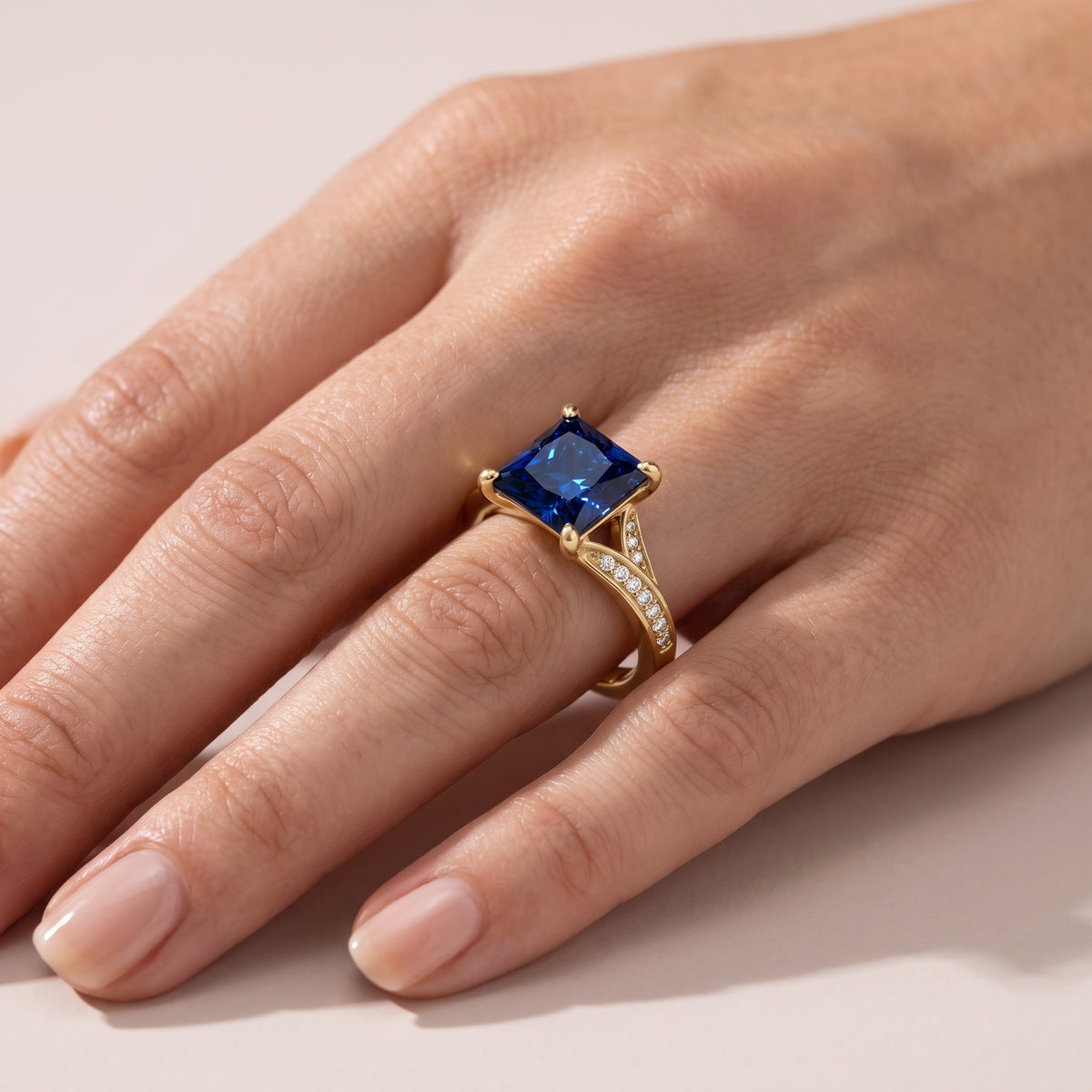 _lifestyle_image@SKU:RG027-NCSP02000004Y #metal_14k-yellow-gold+origin_lab-created