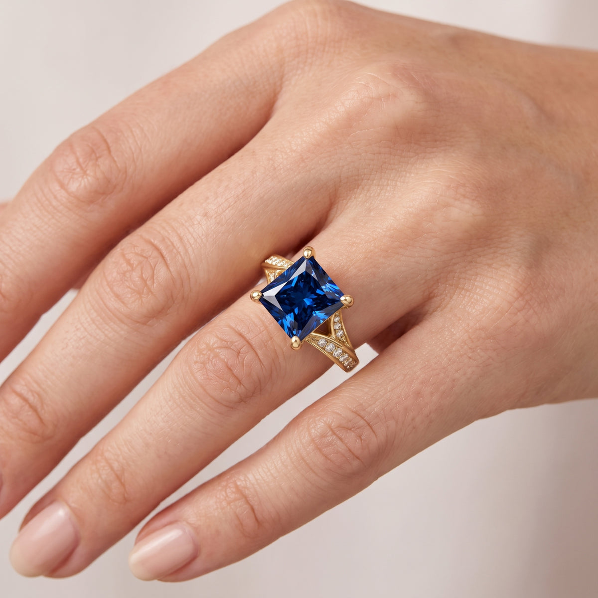_lifestyle_image@SKU:RG027-NCSP03000004Y #metal_14k-yellow-gold+origin_lab-created