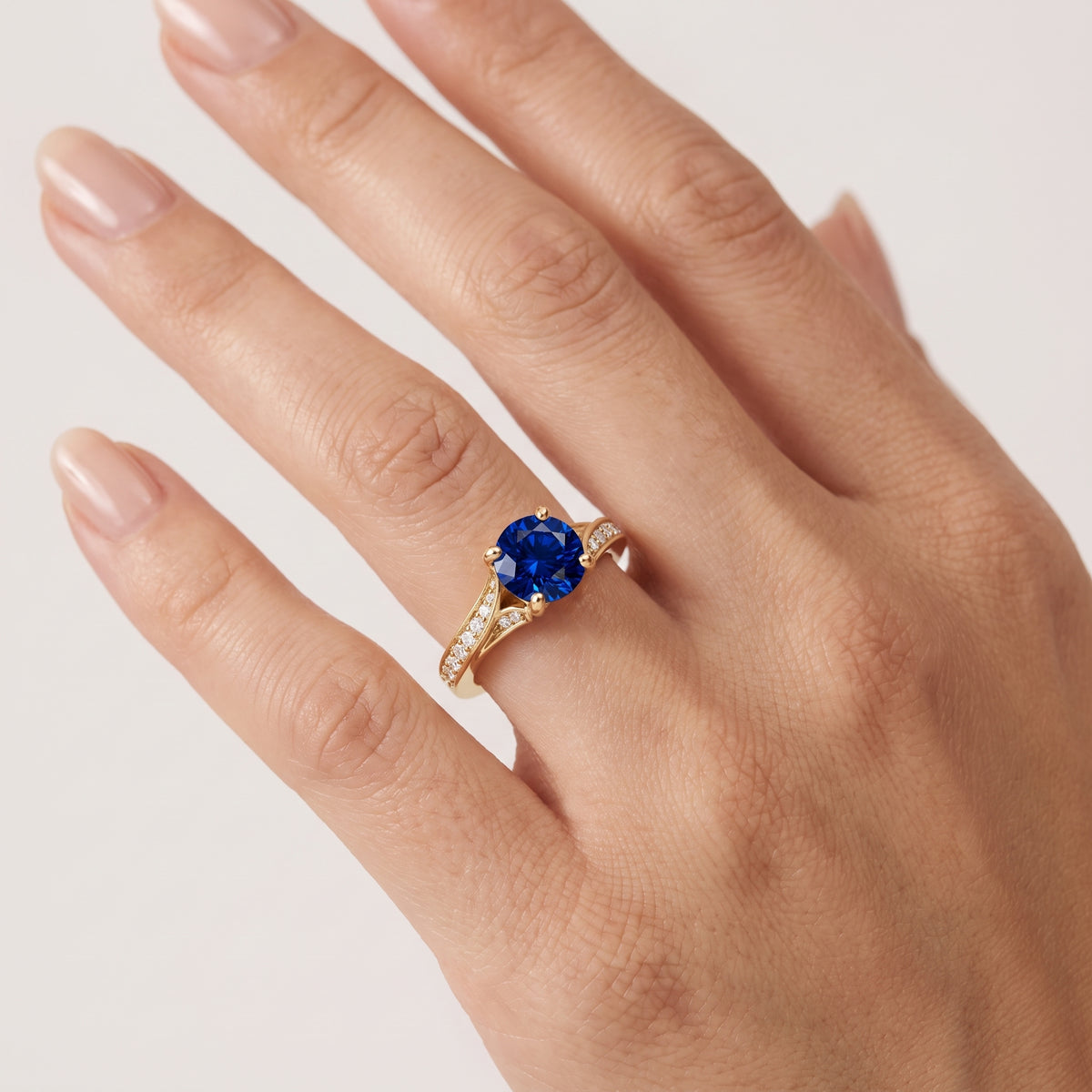 _lifestyle_image@SKU:RG027-NCSR01000004Y #metal_14k-yellow-gold+origin_lab-created