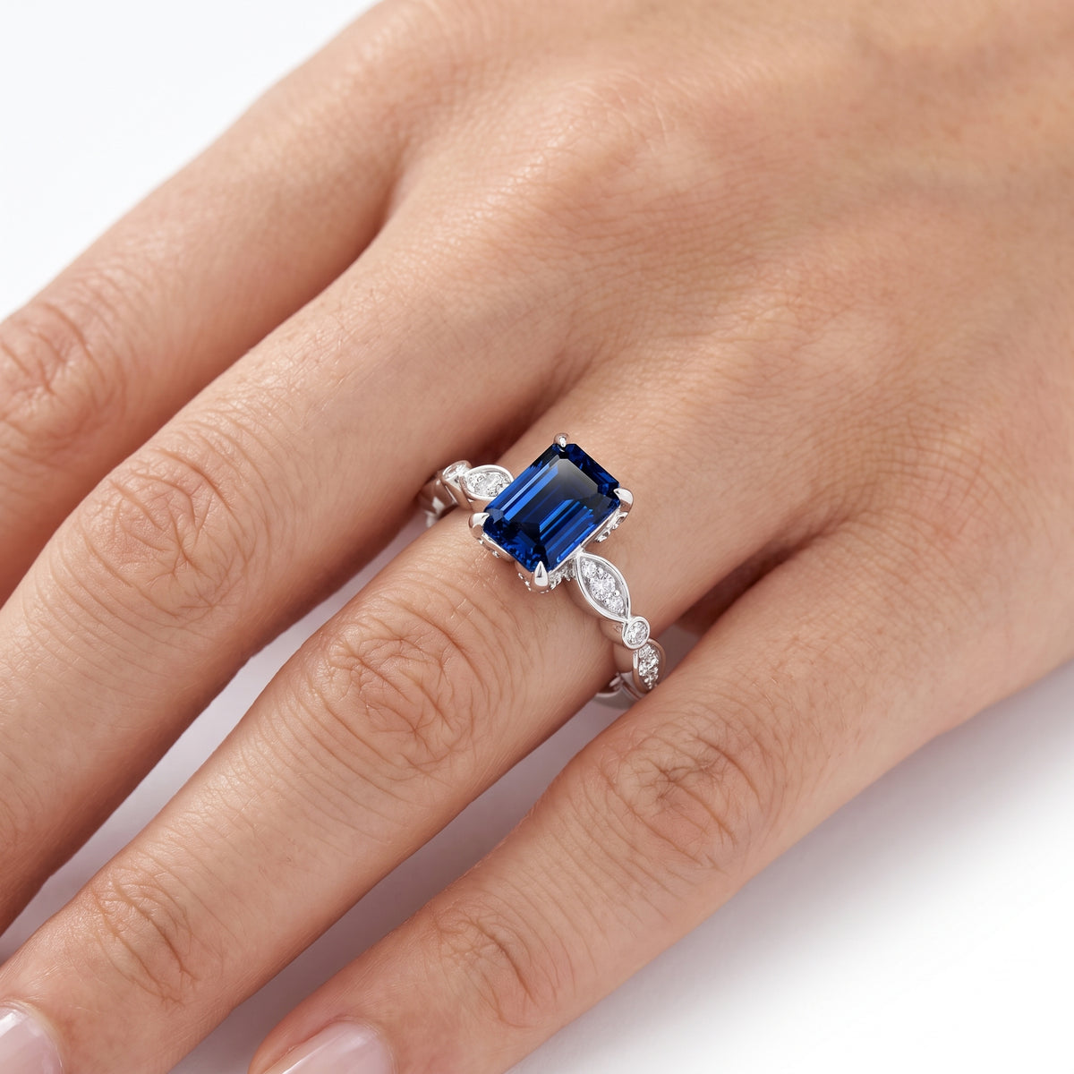 _lifestyle_image@SKU:RG055-LCSE0100000DW #metal_silver+origin_lab-created