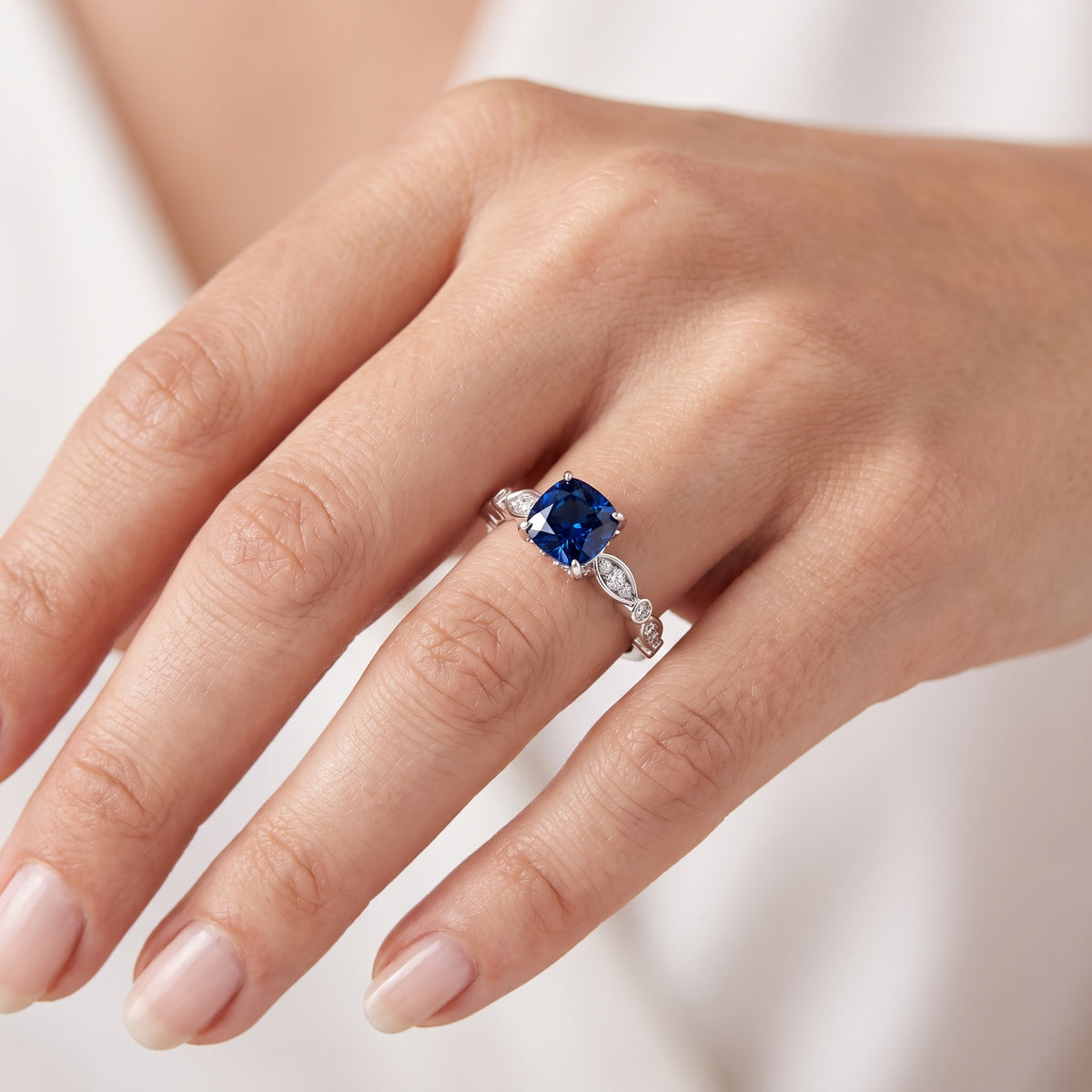 _lifestyle_image@SKU:RG055-NCSC01000004W #metal_14k-white-gold+origin_lab-created