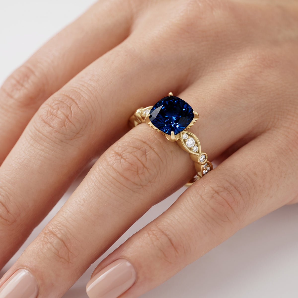 _lifestyle_image@SKU:RG055-NCSC01000004Y #metal_14k-yellow-gold+origin_lab-created