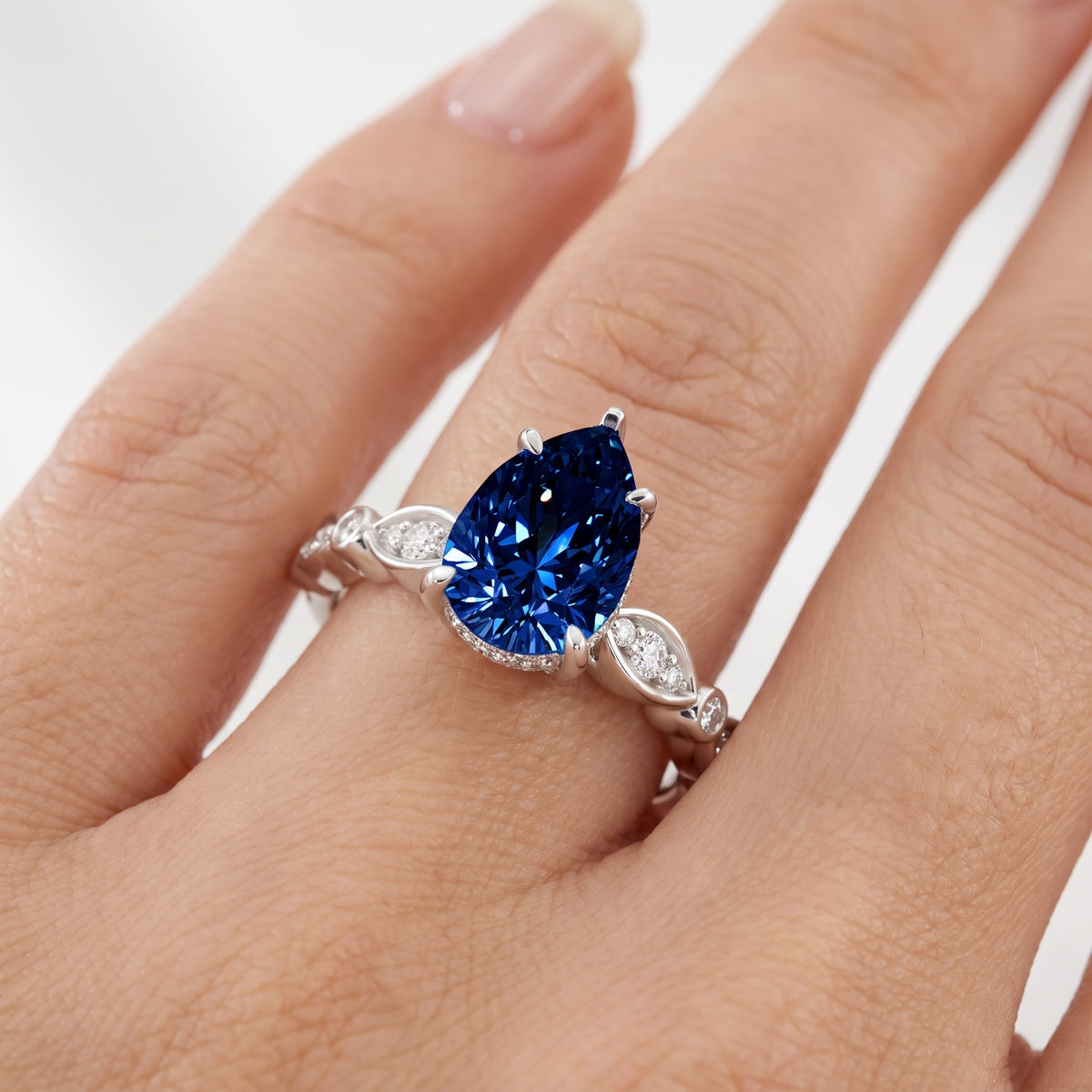 _lifestyle_image@SKU:RG055-NCSD01000004W #metal_14k-white-gold+origin_lab-created
