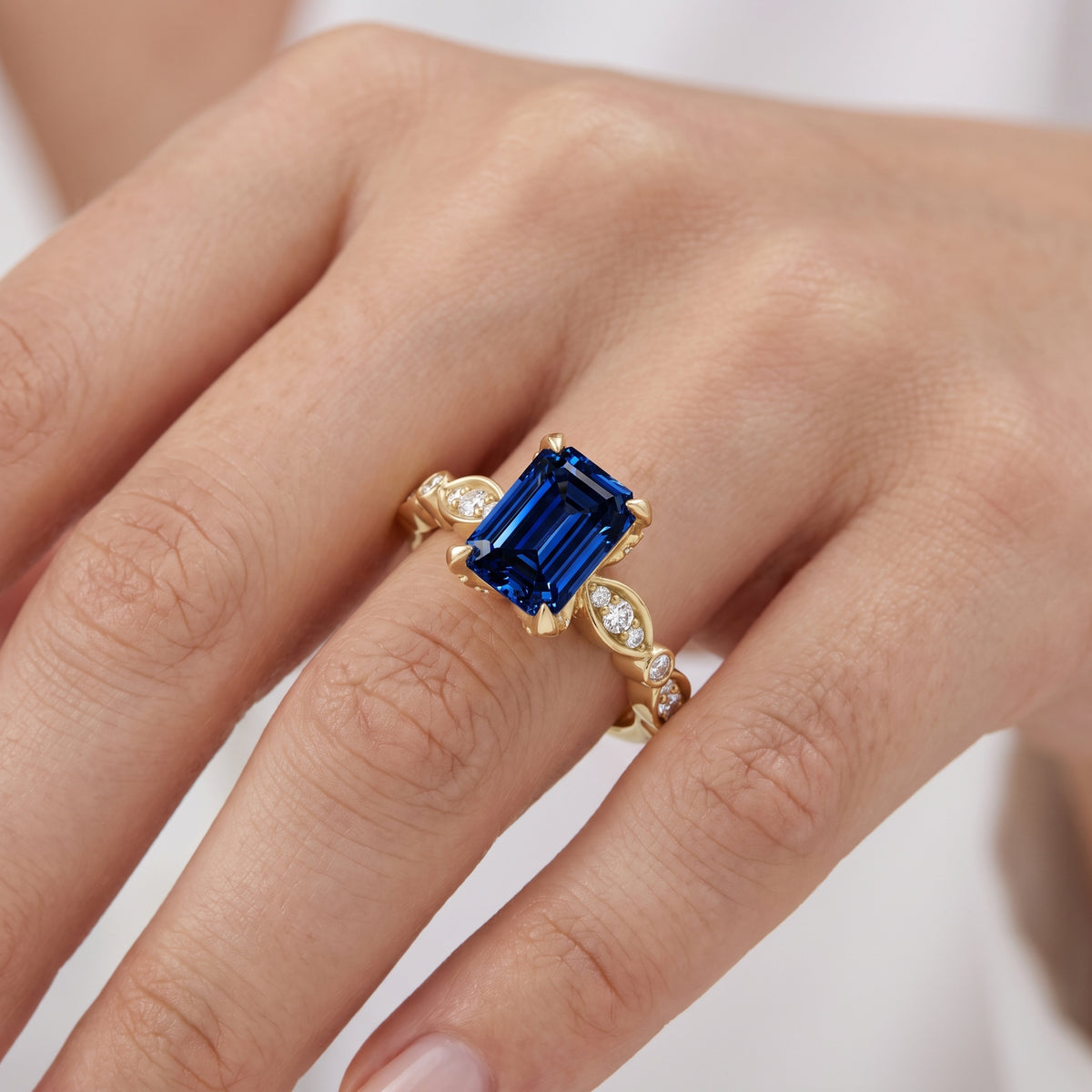 _lifestyle_image@SKU:RG055-NCSE01000004Y #metal_14k-yellow-gold+origin_lab-created