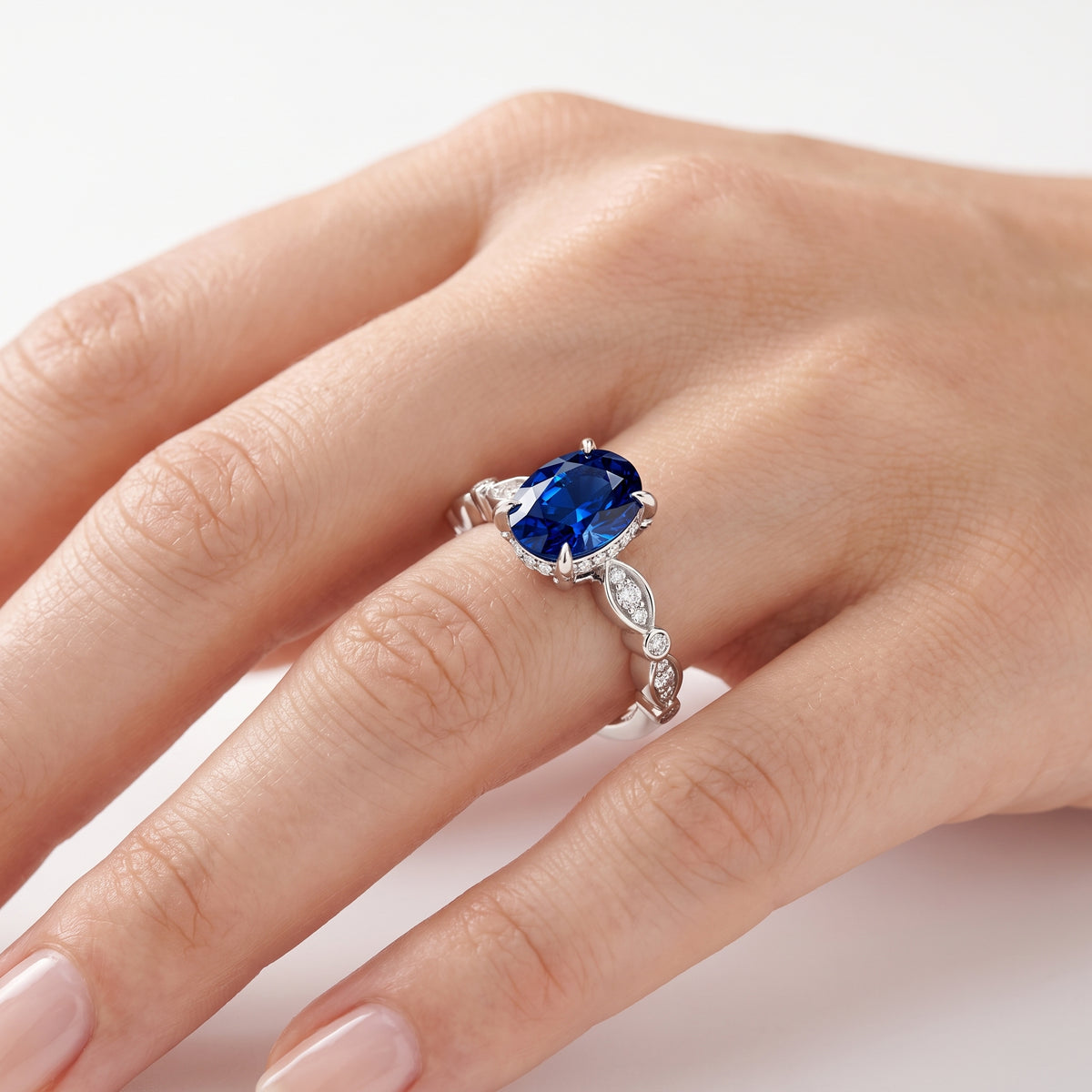 _lifestyle_image@SKU:RG055-NCSO01000004W #metal_14k-white-gold+origin_lab-created
