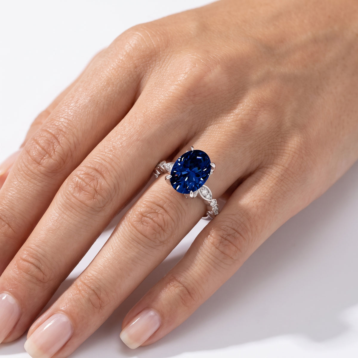 _lifestyle_image@SKU:RG055-NCSO0200000PL #metal_platinum+origin_lab-created