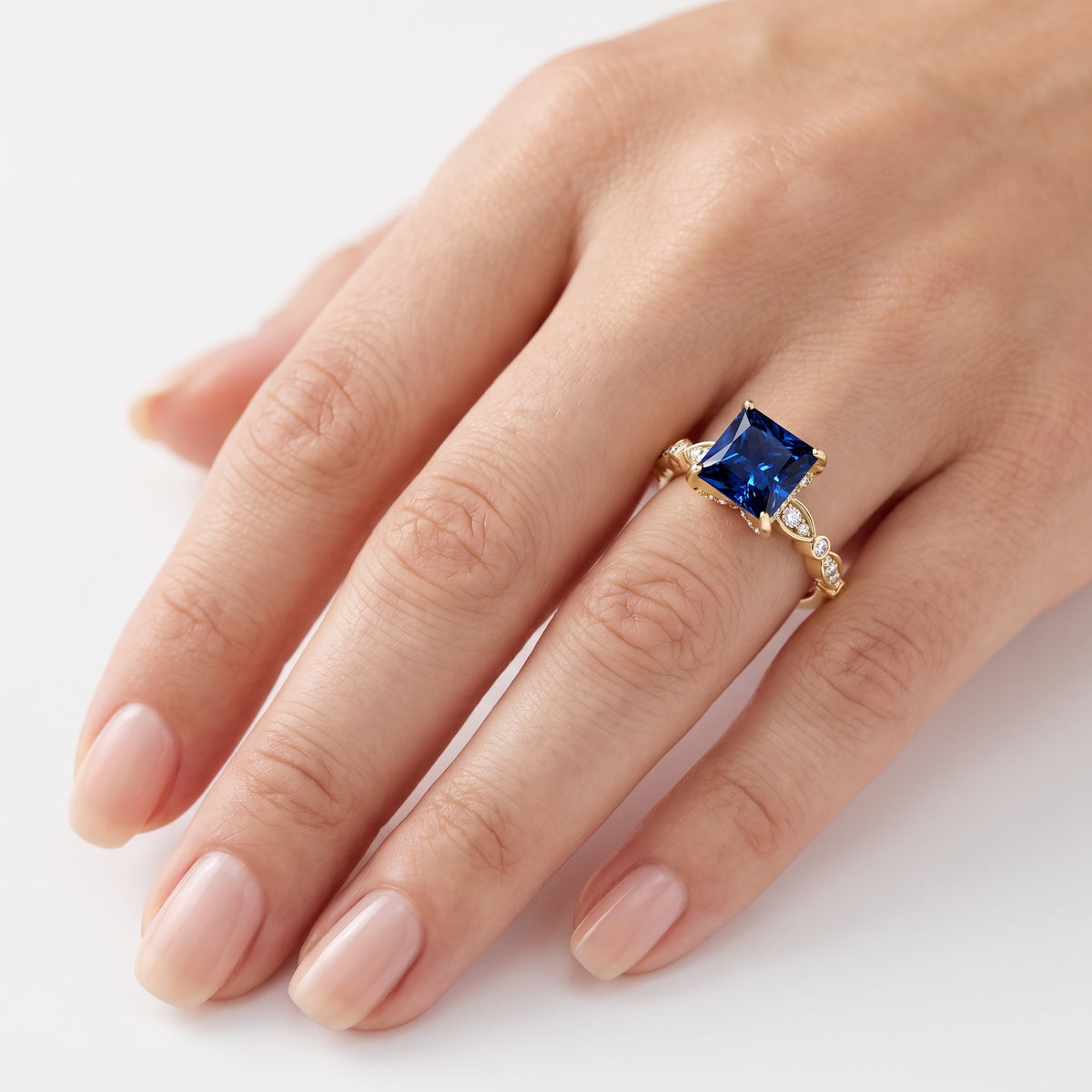 _lifestyle_image@SKU:RG055-NCSP02000004Y #metal_14k-yellow-gold+origin_lab-created