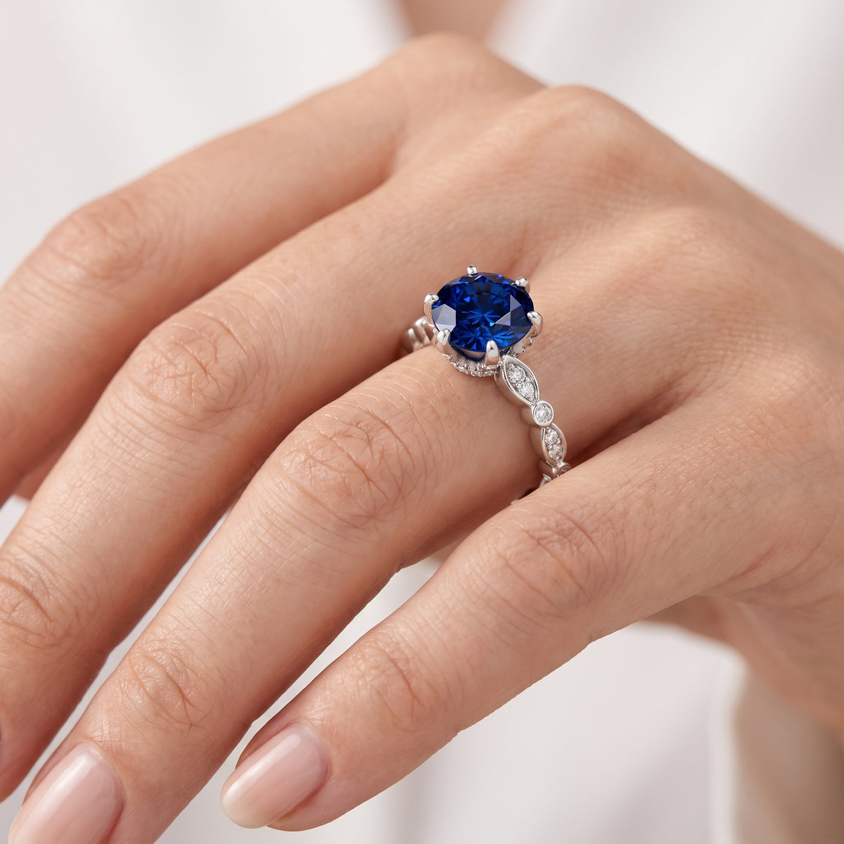 _lifestyle_image@SKU:RG055-NCSR02000004W #metal_14k-white-gold+origin_lab-created