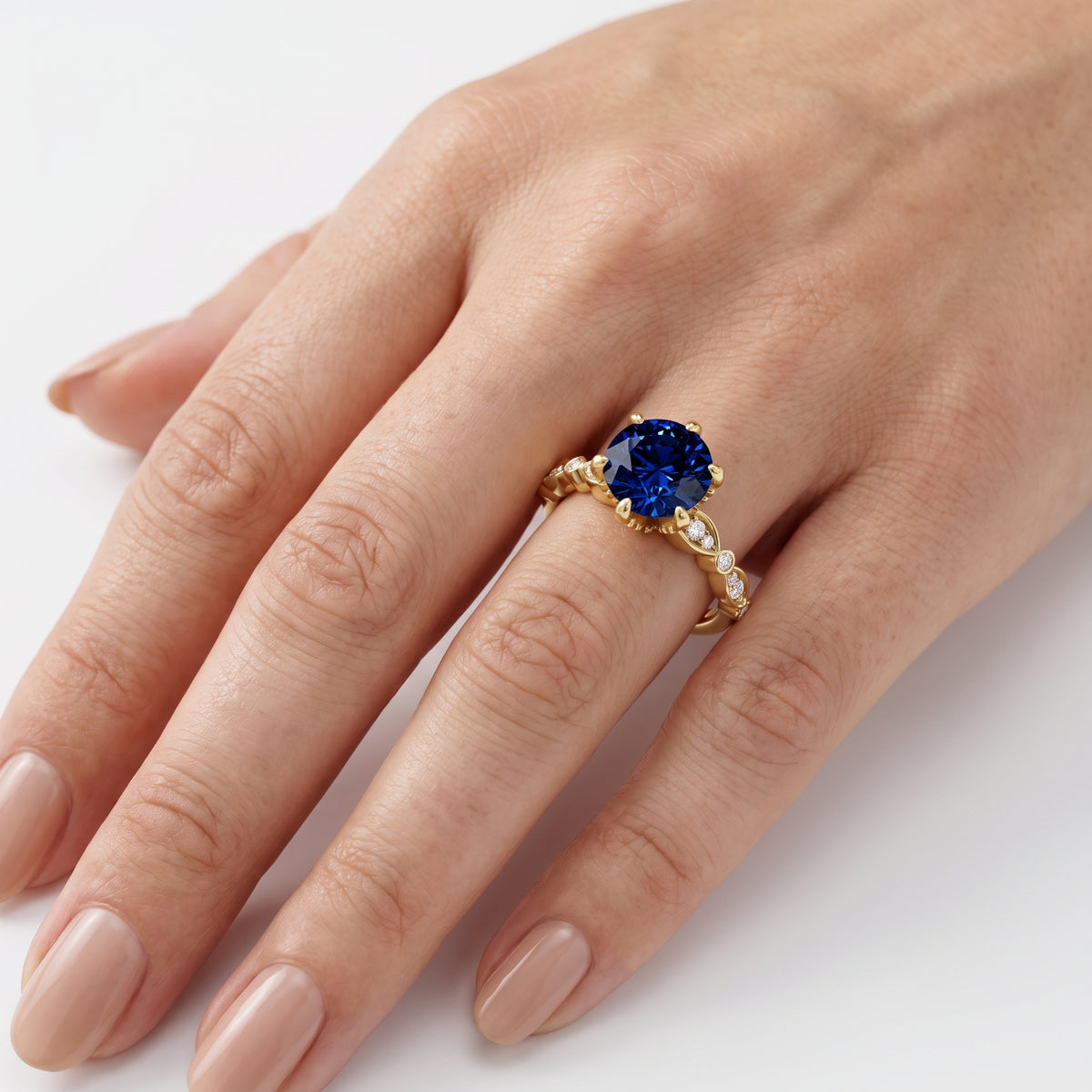 _lifestyle_image@SKU:RG055-NCSR02000004Y #metal_14k-yellow-gold+origin_lab-created