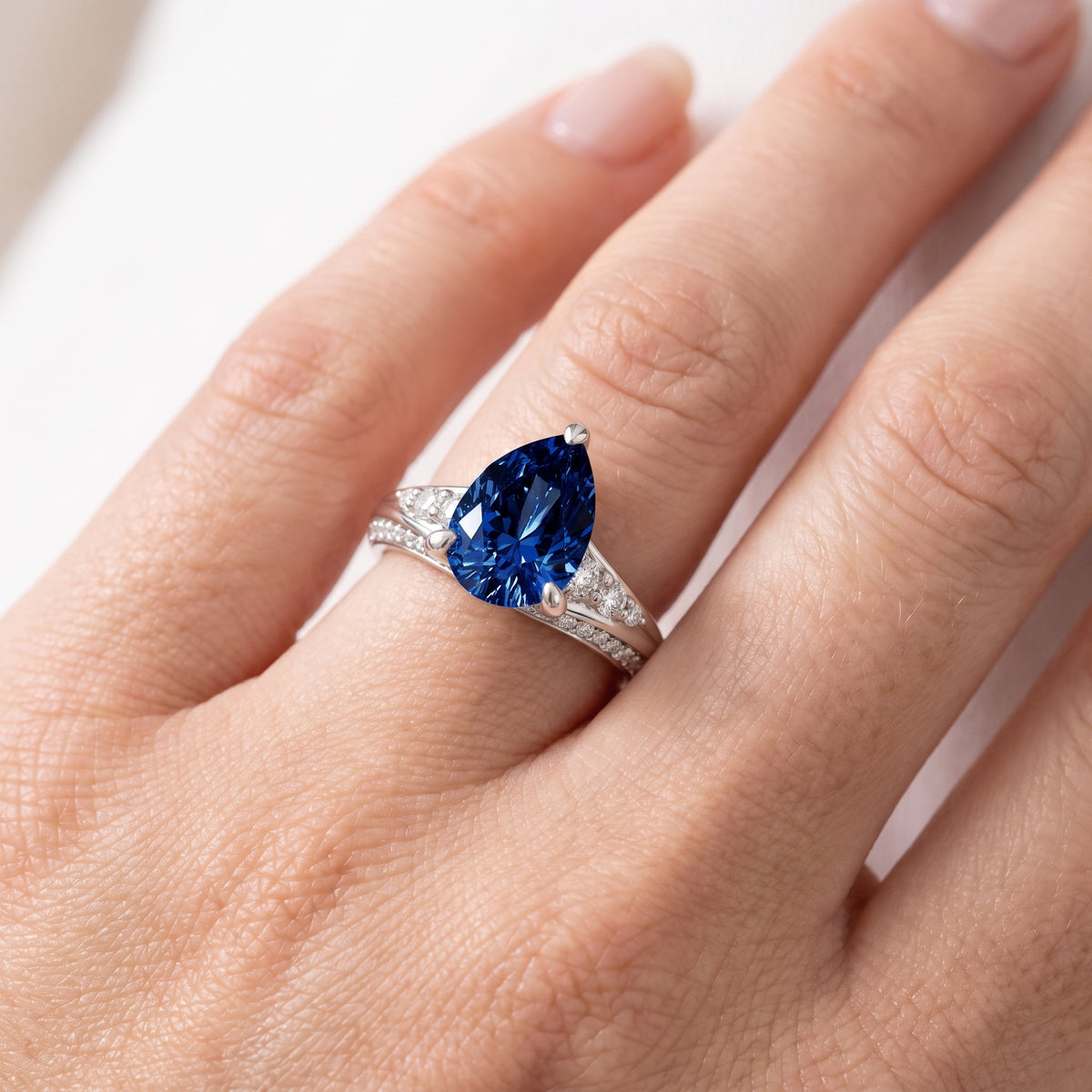 _lifestyle_image@SKU:RG086-LCSD02000004W #metal_10k-white-gold+origin_lab-created