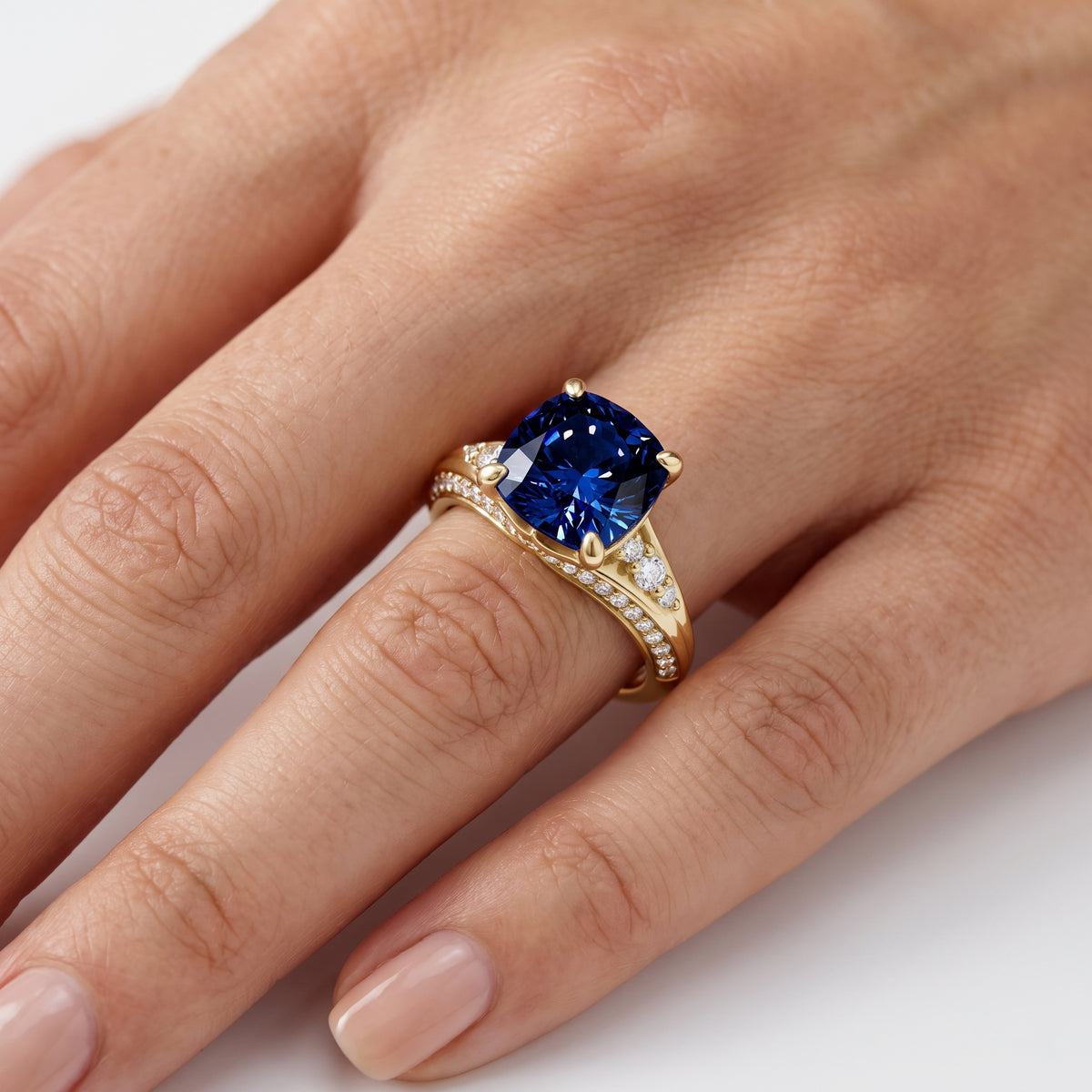 _lifestyle_image@SKU:RG086-NCSC02000004Y #metal_14k-yellow-gold+origin_lab-created