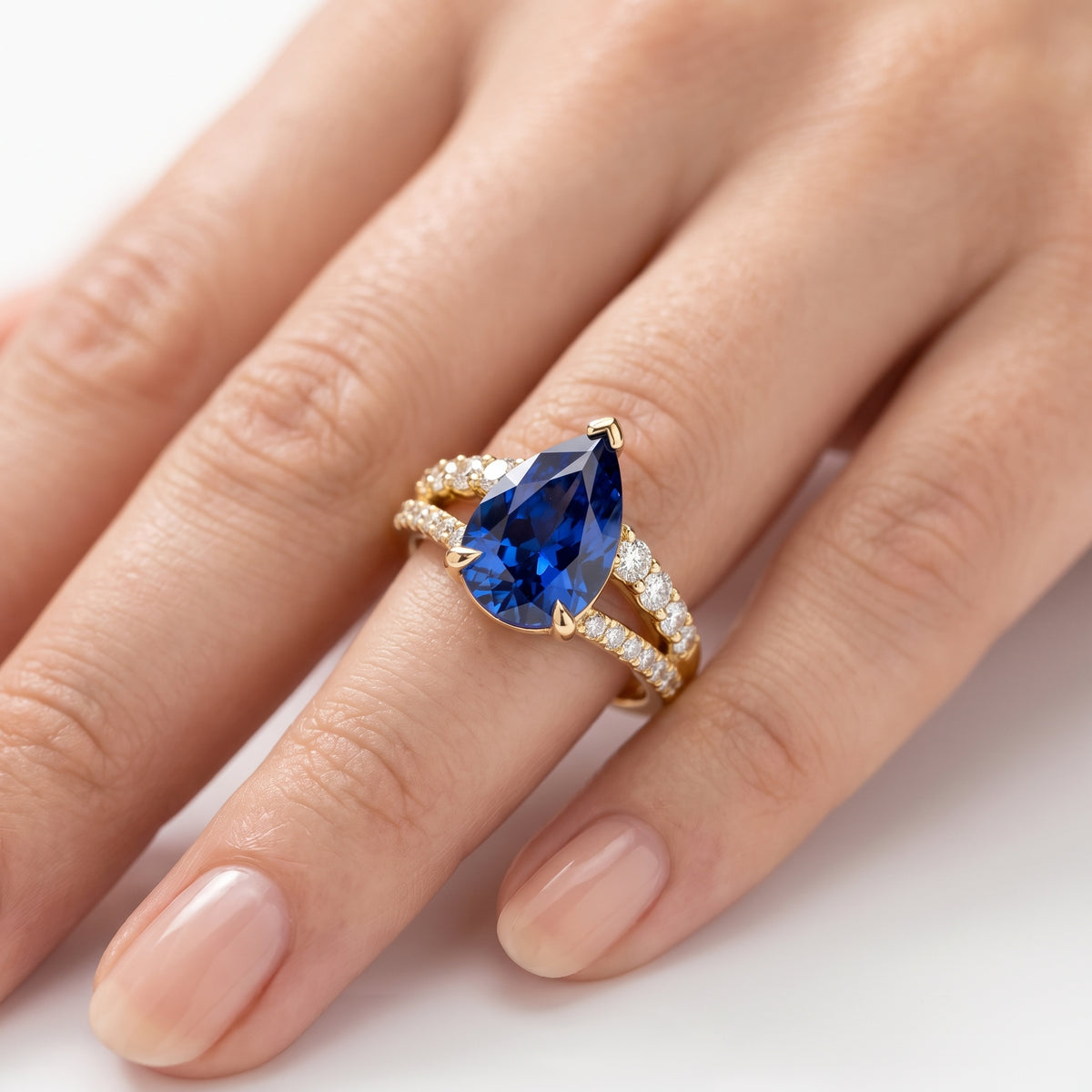 _lifestyle_image@SKU:RG086-NCSD02000004Y #metal_14k-yellow-gold+origin_lab-created