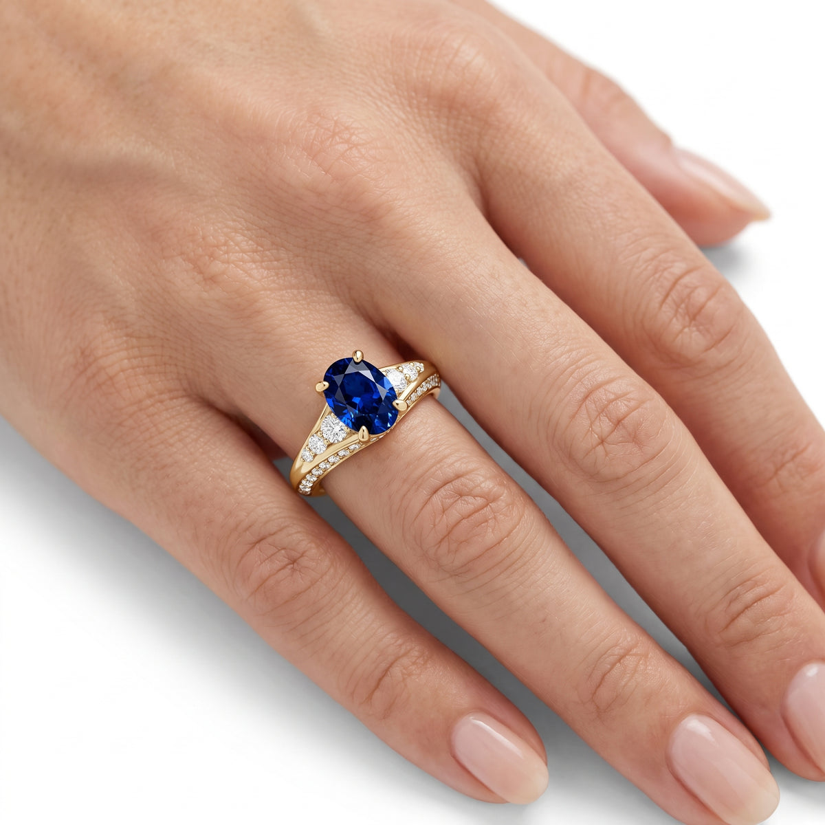 _lifestyle_image@SKU:RG086-NCSO01000004Y #metal_14k-yellow-gold+origin_lab-created