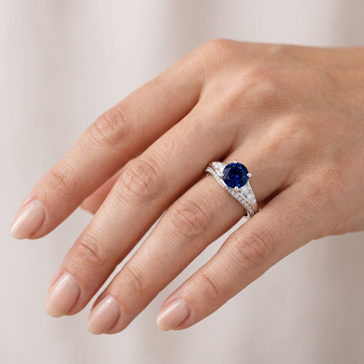 _lifestyle_image@SKU:RG086-NCSR01000004W #metal_14k-white-gold+origin_lab-created