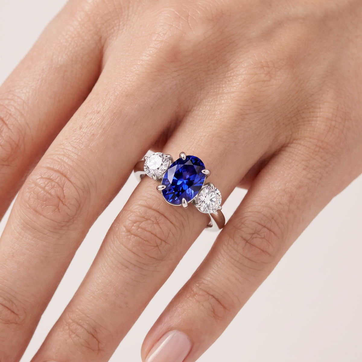 _lifestyle_image@SKU:RG097-NCSO0100000PL #metal_platinum+origin_lab-created