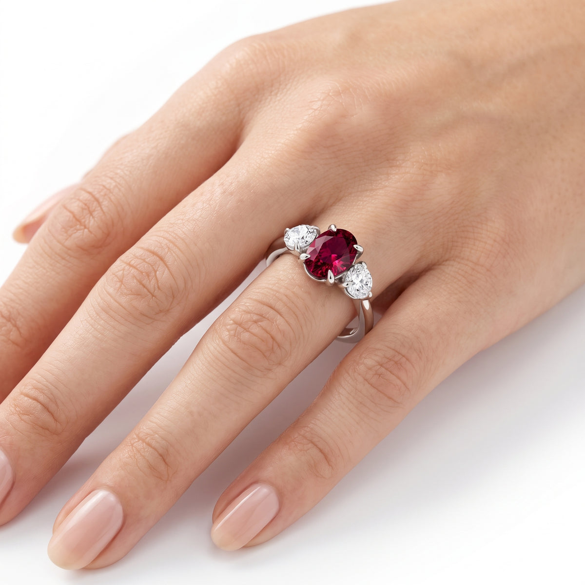 _lifestyle_image@SKU:RG097-LCRO01000004W #metal_10k-white-gold+origin_lab-created