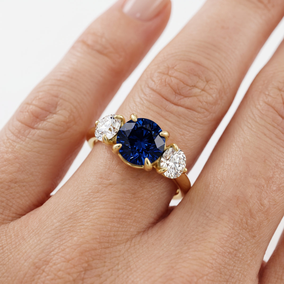 _lifestyle_image@SKU:RG097-NCSR01010004Y #metal_14k-yellow-gold+origin_lab-created