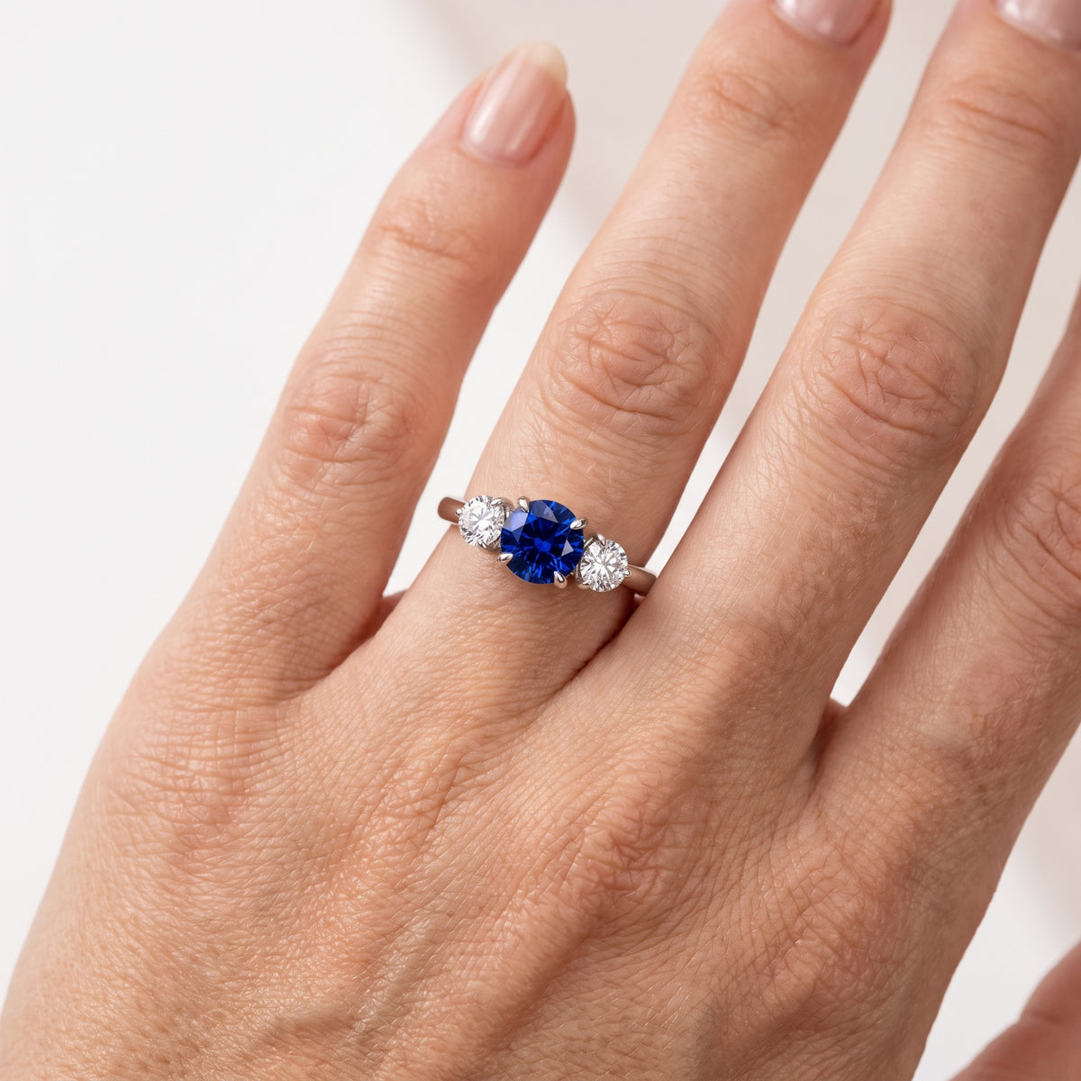 _lifestyle_image@SKU:RG097-NCSR0101000PL #metal_platinum+origin_lab-created
