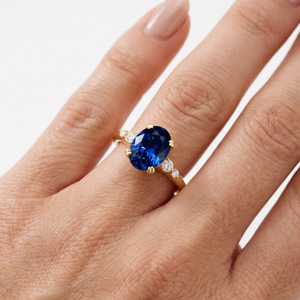 _lifestyle_image@SKU:RG100-LCSO01750004Y #metal_10k-yellow-gold+origin_lab-created