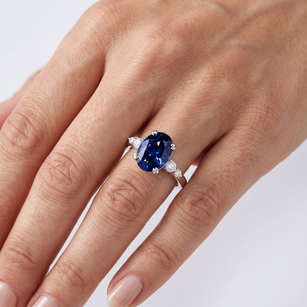 _lifestyle_image@SKU:RG100-NCSO01750004W #metal_14k-white-gold+origin_lab-created
