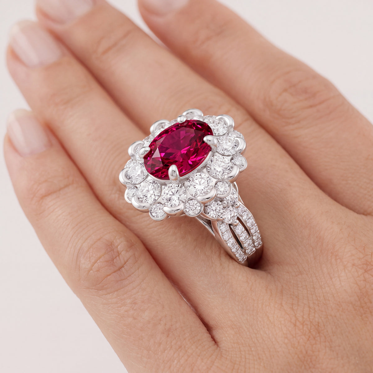 _lifestyle_image@SKU:RG108-LCRO02000004W #metal_10k-white-gold+origin_lab-created