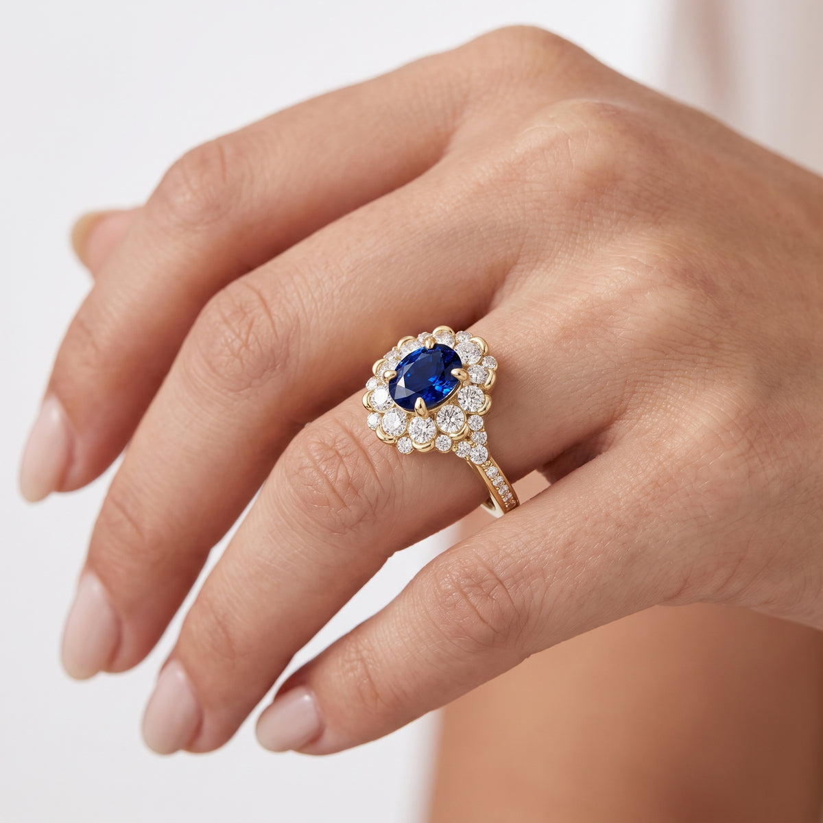 _lifestyle_image@SKU:RG108-LCSO01000004Y #metal_10k-yellow-gold+origin_lab-created