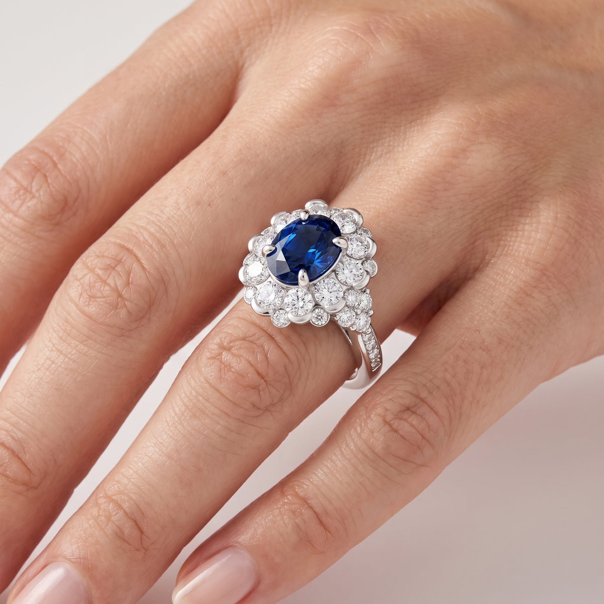 _lifestyle_image@SKU:RG108-NCSO0200000PL #metal_platinum+origin_lab-created