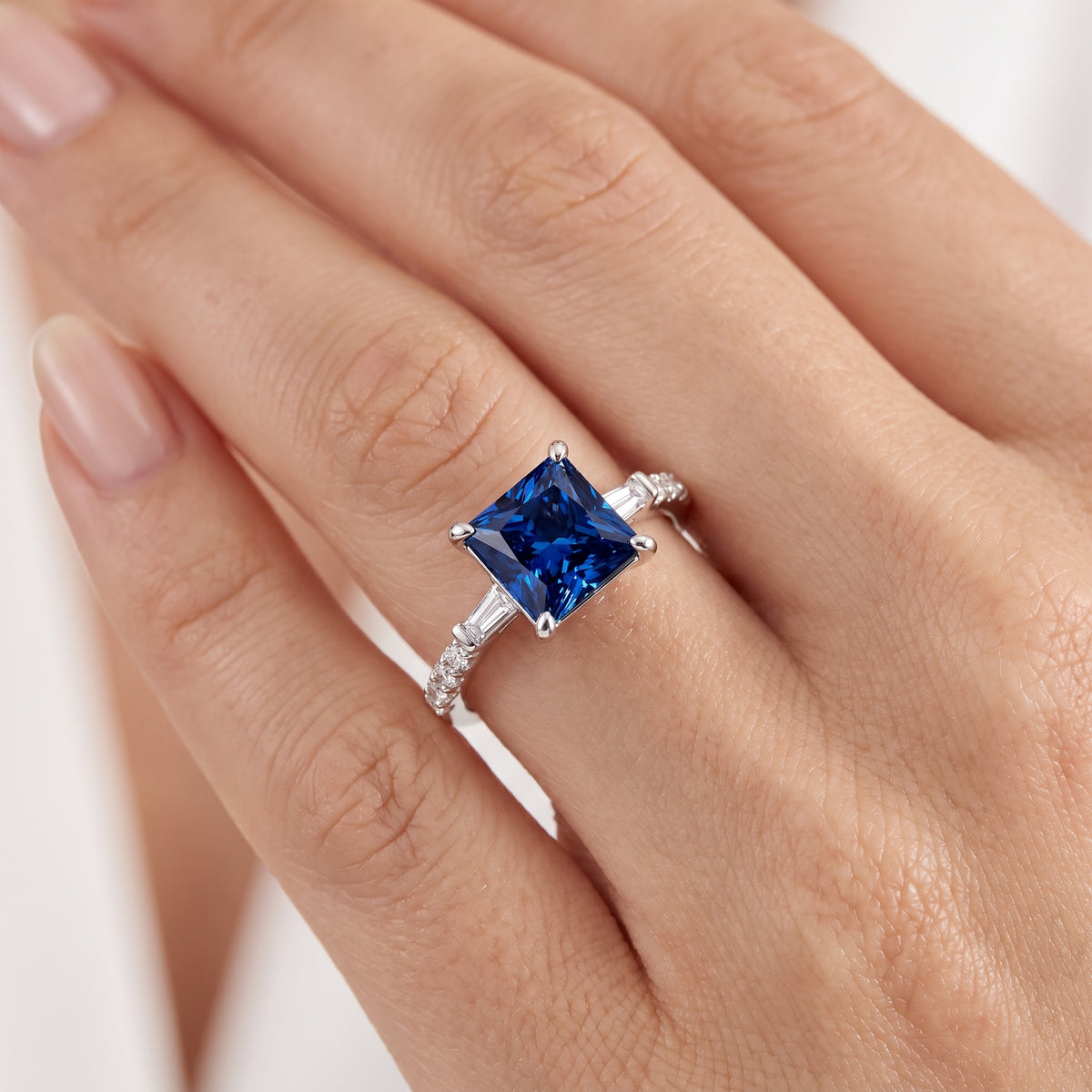 _lifestyle_image@SKU:RG113-LCSP0200000DW #metal_silver+origin_lab-created