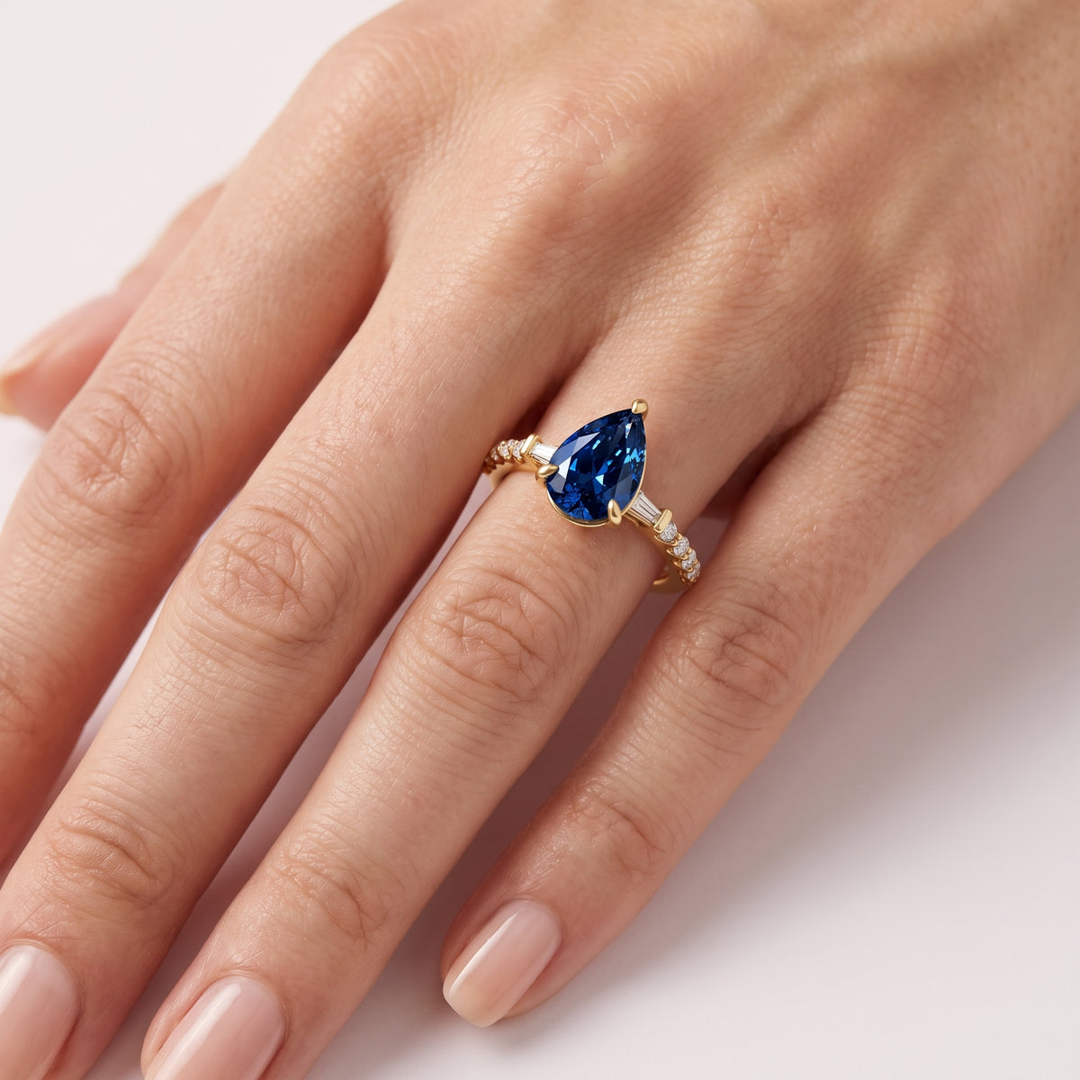 _lifestyle_image@SKU:RG113-NCSD01000004Y #metal_14k-yellow-gold+origin_lab-created