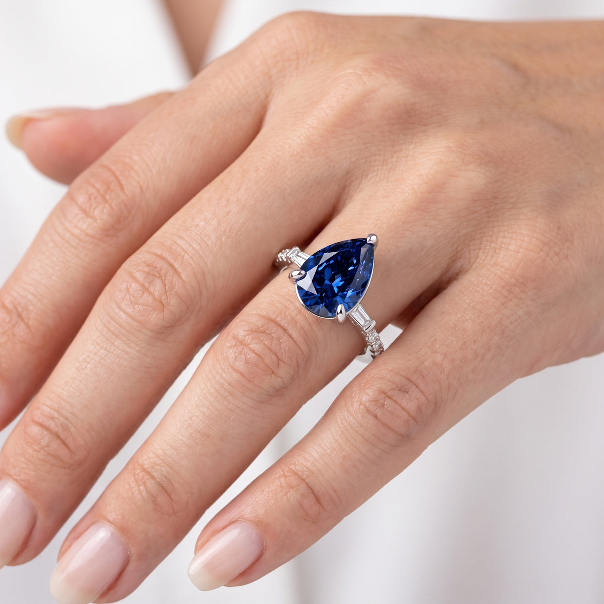 _lifestyle_image@SKU:RG113-NCSD03000004W #metal_14k-white-gold+origin_lab-created