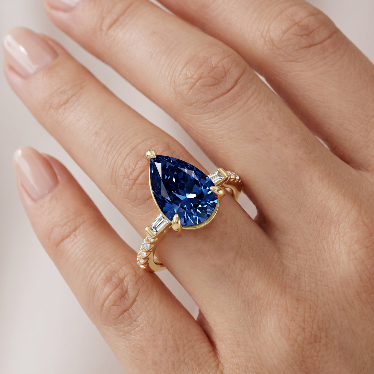_lifestyle_image@SKU:RG113-NCSD03000004Y #metal_14k-yellow-gold+origin_lab-created
